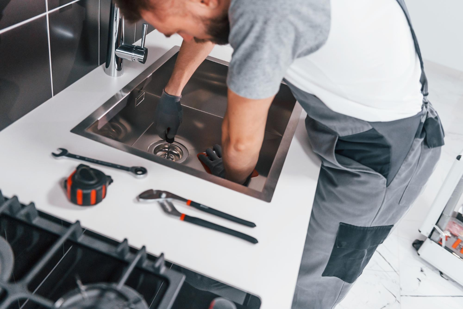 Common plumbing emergencies: What to know when disaster strikes thumbnail